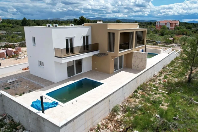 Vodice, Srima - Řadový dům S1 s bazénem, 270 m od pláže