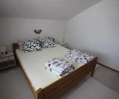 Południowa strona wyspy Vir, dom apartamentowy z 6 jednostkami