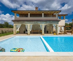 Superbe villa en pierre avec piscine à vendre à Svetvinčenat en Croatie