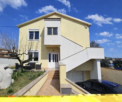 Isztria, Pula: Három apartmannal és kerttel rendelkező ház