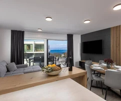 Malinska - Luxusní apartmán s výhledem a bazénem!