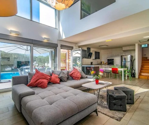 Istrie, Vodnjan, luxusní vila s krásným výhledem a vyhřívaným bazénem