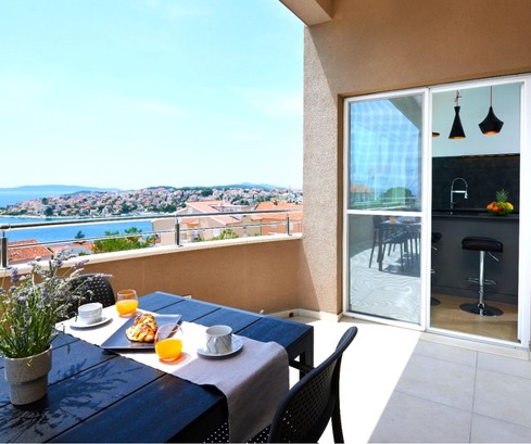Villa di lusso a Ciovo con vista mare e piscina privata