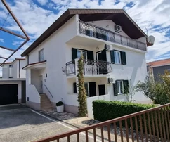 Ciovo, Okrug, edificio de apartamentos de 350 m2, 10 apartamentos, garaje, vista al mar