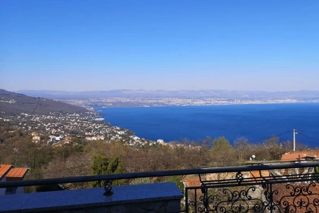 Casa indipendente in vendita con vista sul mare in Croazia