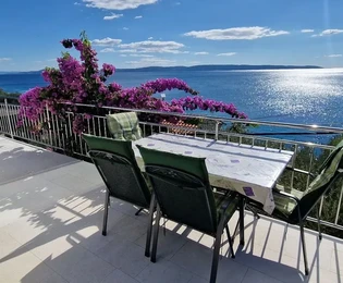 Čiovo, Okrug G. casa indipendente di 224 m2, seconda fila dal mare, vista mare