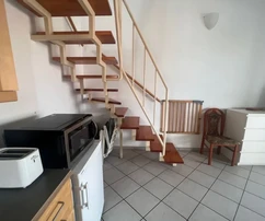 ¡APARTAMENTO DÚPLEX ATRACTIVO CON VISTA PARCIAL AL MAR, A 300 M DEL MAR!