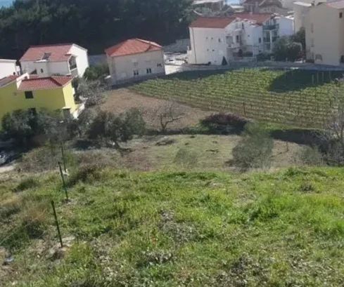 Duće - 1870 m2, üzleti-lakóövezet