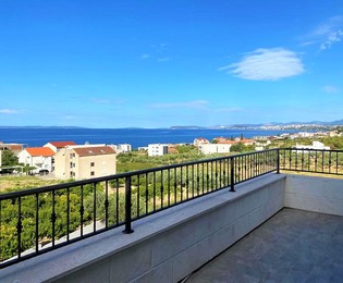 Splendida casa nella zona di Spalato con appartamenti vista mare in vendita