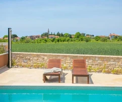 <p>Villa avec piscine, construction neuve, emplacement calme, région de Poreč.</p>