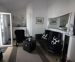 Luminoso apartamento de 3 habitaciones cerca de la playa en Vir - ¡Tu sueño adriático!