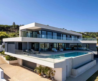 Villa moderna en Sotogrande con vistas al mar
