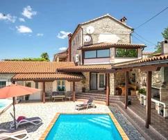 Duplex avec piscine à vendre près de Tinjan en Croatie