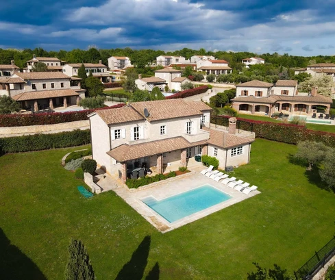Istrien, Poreč: Rustikale Steinvilla mit Pool und Garten