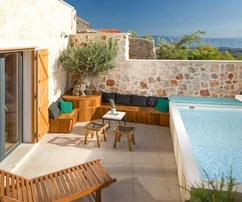 Villa de piedra con piscina en venta en la isla de Hvar, Croacia