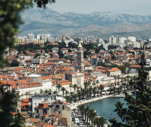 Priestranná rodinná vila na predaj v prestížnej časti Splitu