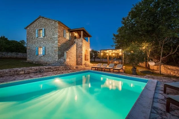 Istrie, Poreč : Authentique maison en pierre d'Istrie avec piscine à vendre