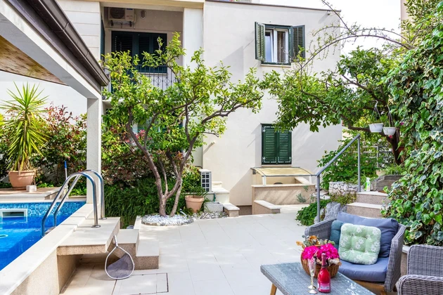 Villa en pierre avec piscine à vendre à Split Varoš en Croatie