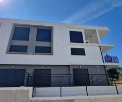 Čiovo, Okrug G, 2 hálószobás apartman, 75 m2, új építésű, nagy terasz, 250 m-re a tengertől