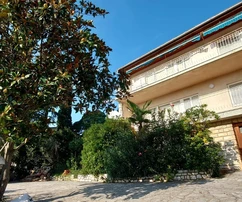 Przestronny dom położony na sprzedaż w pobliżu morza w Crikvenicy w Chorwacji