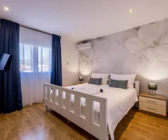 Kastel Stari, casa atractiva con piscina en una zona tranquila