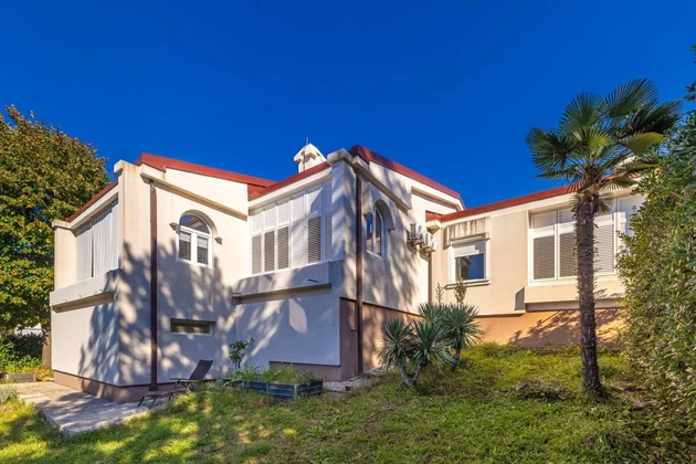 SEMI-DETACHED VILLA WITH SEA VIEW, 450 M FROM THE BEACH!