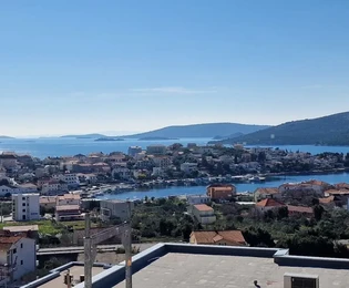 <p>Seget Vranjica, villa di 220 m2 su 2 piani. Nuova costruzione, vista mare.</p>