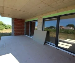 Neubauvilla mit Pool im Bau