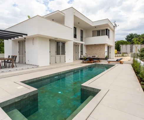 Villa frente al mar con piscina en venta en Croacia