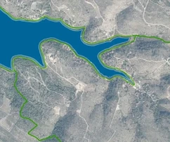 Milna, Bobovišća, Baugrundstück 526 m2, 140 m vom Meer entfernt