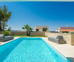 Beautiful luxury villa second row to the sea in the vicinity of Zadar