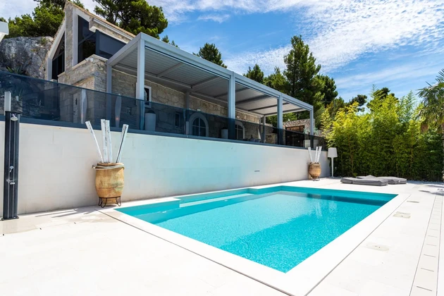 Brela, villa en pierre unique avec vue panoramique et piscine