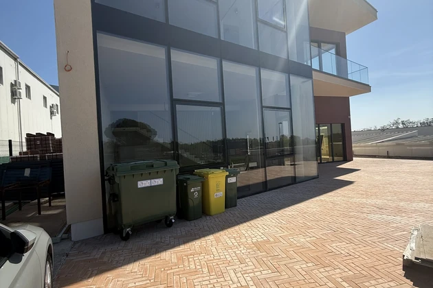 Istrie, Poreč – Komerční budova na atraktivním místě, 4 minuty od centra