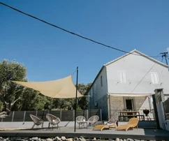 Drvenik Mali, maison jumelée de 135 m2 avec vue sur la mer, à 300 m de la plage