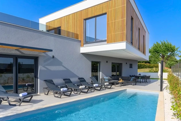 Istria, Svetvincenat: Villa moderna con piscina riscaldata