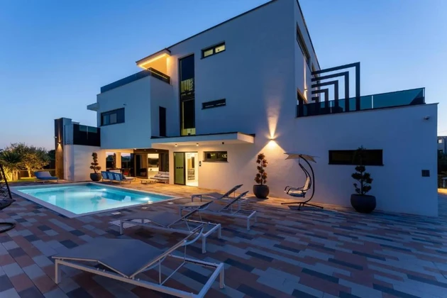 Villa de luxe à vendre à Sukošan près de la mer en Croatie