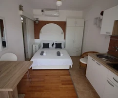 Déli oldal, 5 lakóegység, 180 m², Radovanjica strand