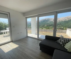 NUOVA VILLA BIFAMILIARE AI MARGINI DELLA ZONA VERDE, IN POSIZIONE TRANQUILLA!
