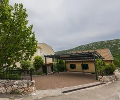 Elegantní vila s bazénem na prodej v Bribiru v Chorvatsku