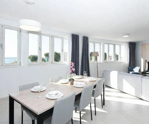 Istria, Umag, zariadený penthouse, veľká terasa, výhľad na more