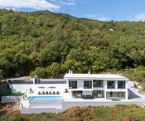 Luxury villa near Opatija, Mihotici, 342 m² with infinity pool and wellness area