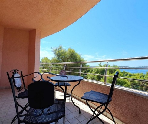 Superbe appartement avec vue sur la mer à vendre à Ciovo
