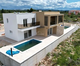 Vodice, Srima - Dvojdom S1 s bazénom, 270 m od pláže