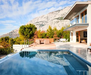 Moderna vila s bazenom na prodaju Tučepi