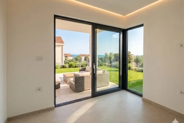 Modern lakás új építésű házban kerttel és tengerre néző kilátással, 70,75 m², 1VPM