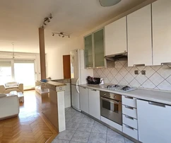 Istrien, Pula: Haus mit drei Wohnungen und Garten