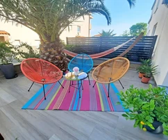 ZARIADENÝ APARTMÁN NA ATRAKTÍVNOM MIESTE, 100 M OD MORA!