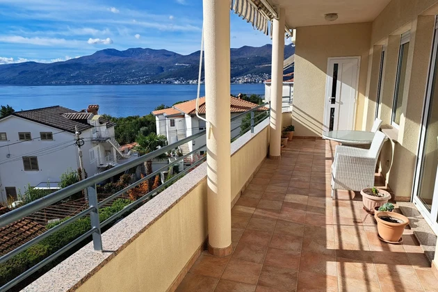 Rijeka, Kantrida, kiváló háromszobás lakás 106 m², tengerre néző kilátás, garázs