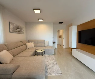 Istrie, Poreč, appartement moderne au 1er étage d'une nouvelle construction de qualité, excellente localisation