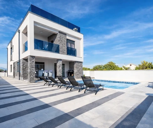 Luxusvilla mit Pool und Dachterrasse - Privlaka, Zadar, Dalmatien